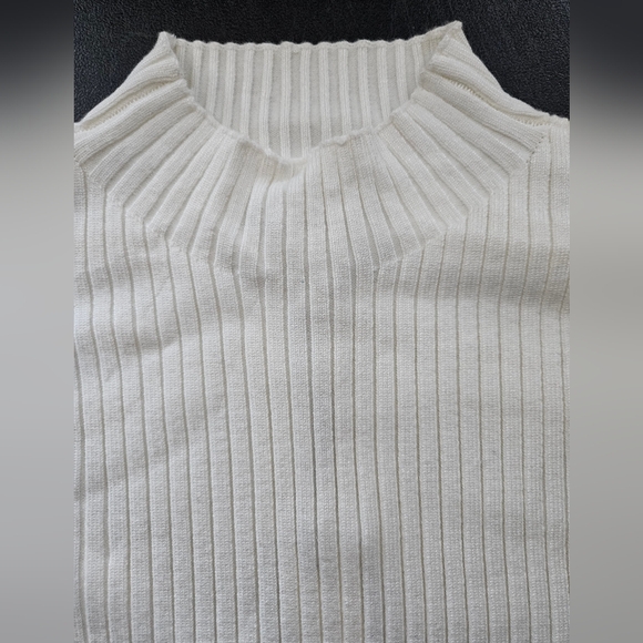 NWT - Bagatelle Collection Ribbed Knit Mock Neck Cream Top - Size L - Picture 7 of 11